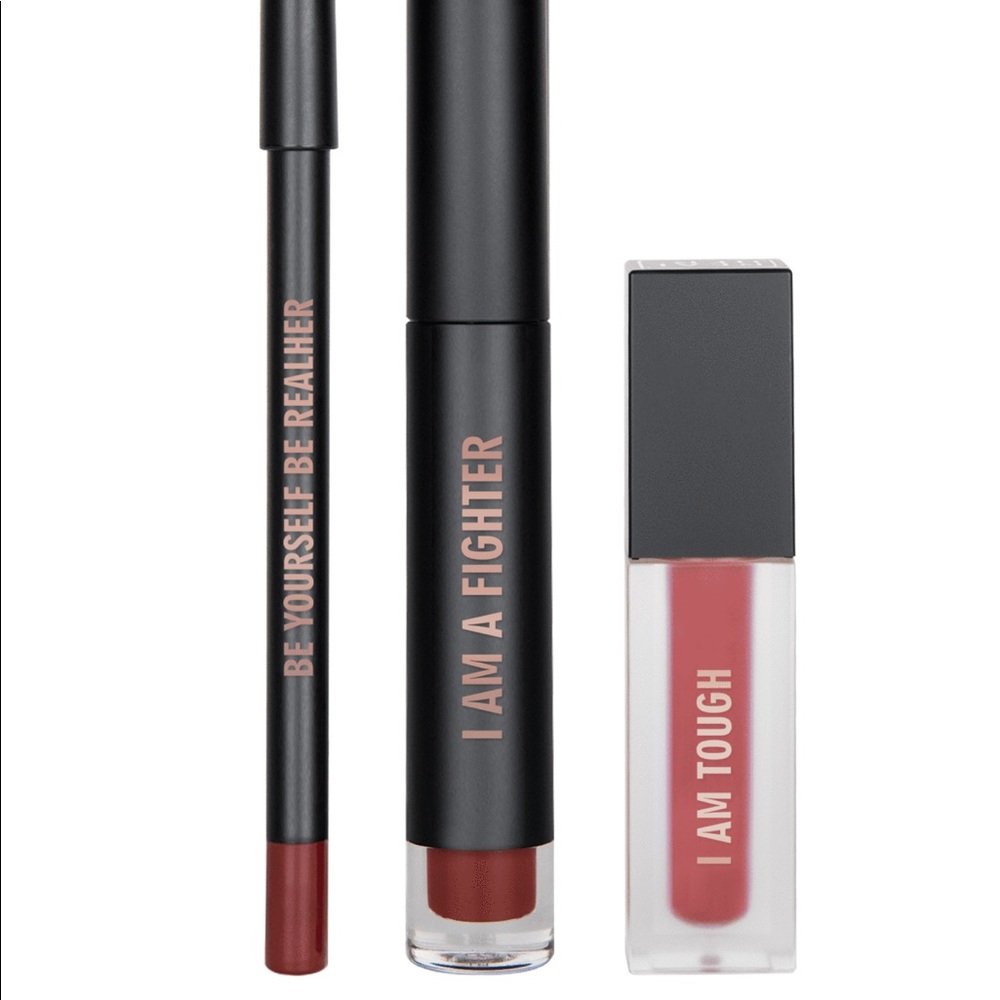 RealHer lip kit (deep red). 💋